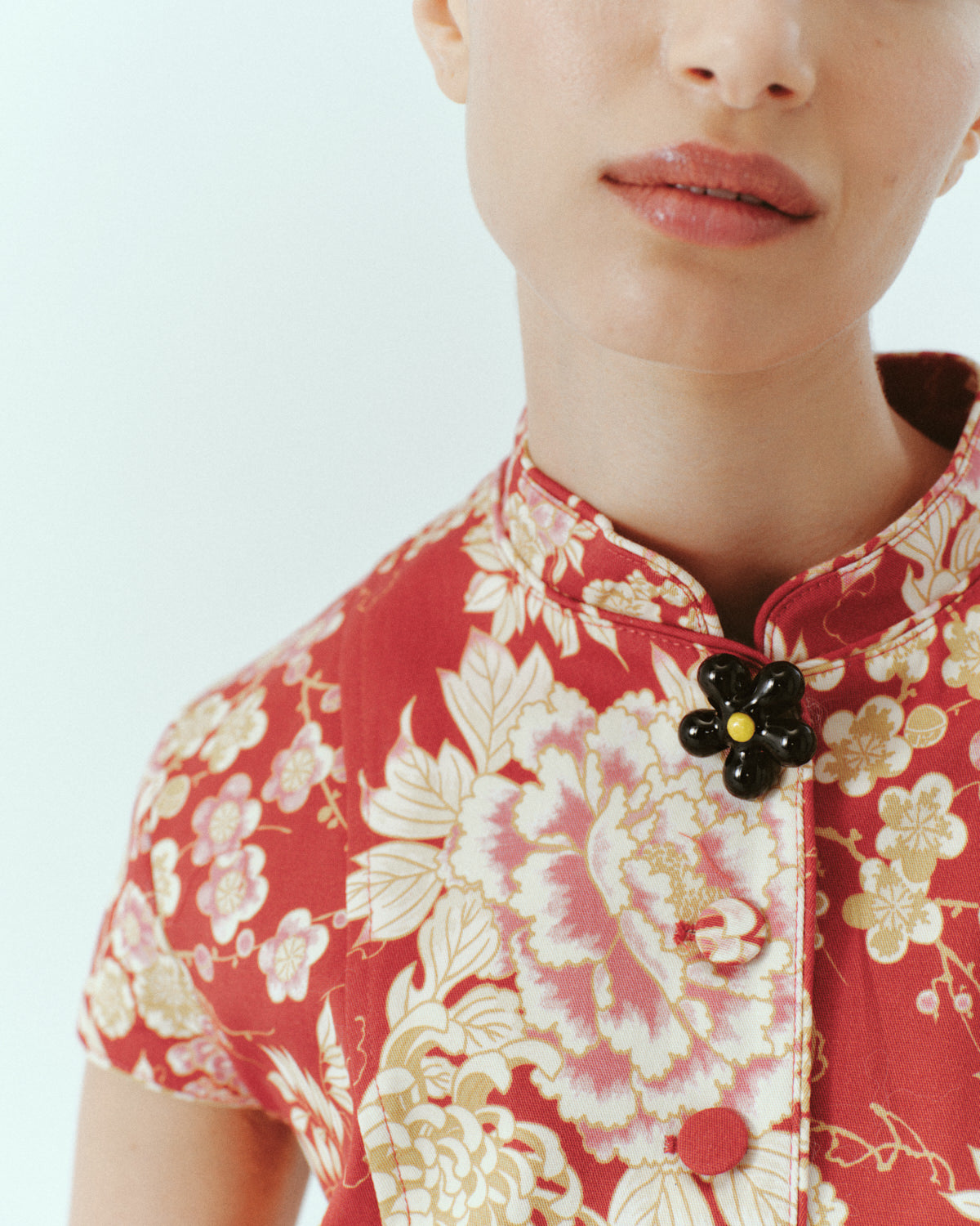 Onyx brooch